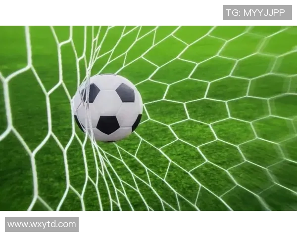 绝美球星壁纸定格绿茵瞬间聚焦足球角球热血与荣耀